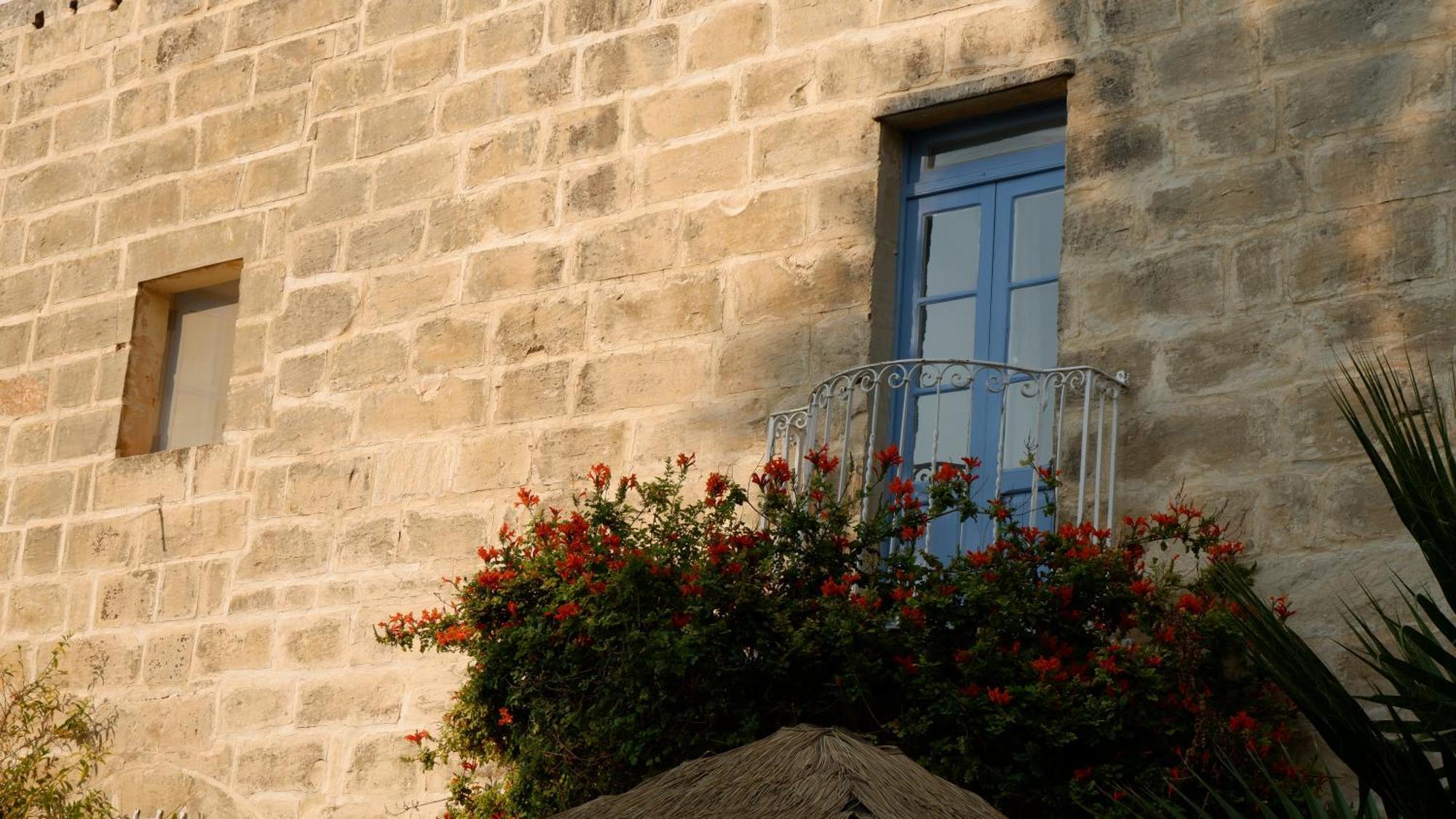 Village Knights Accommodation Żebbuġ Exteriör bild