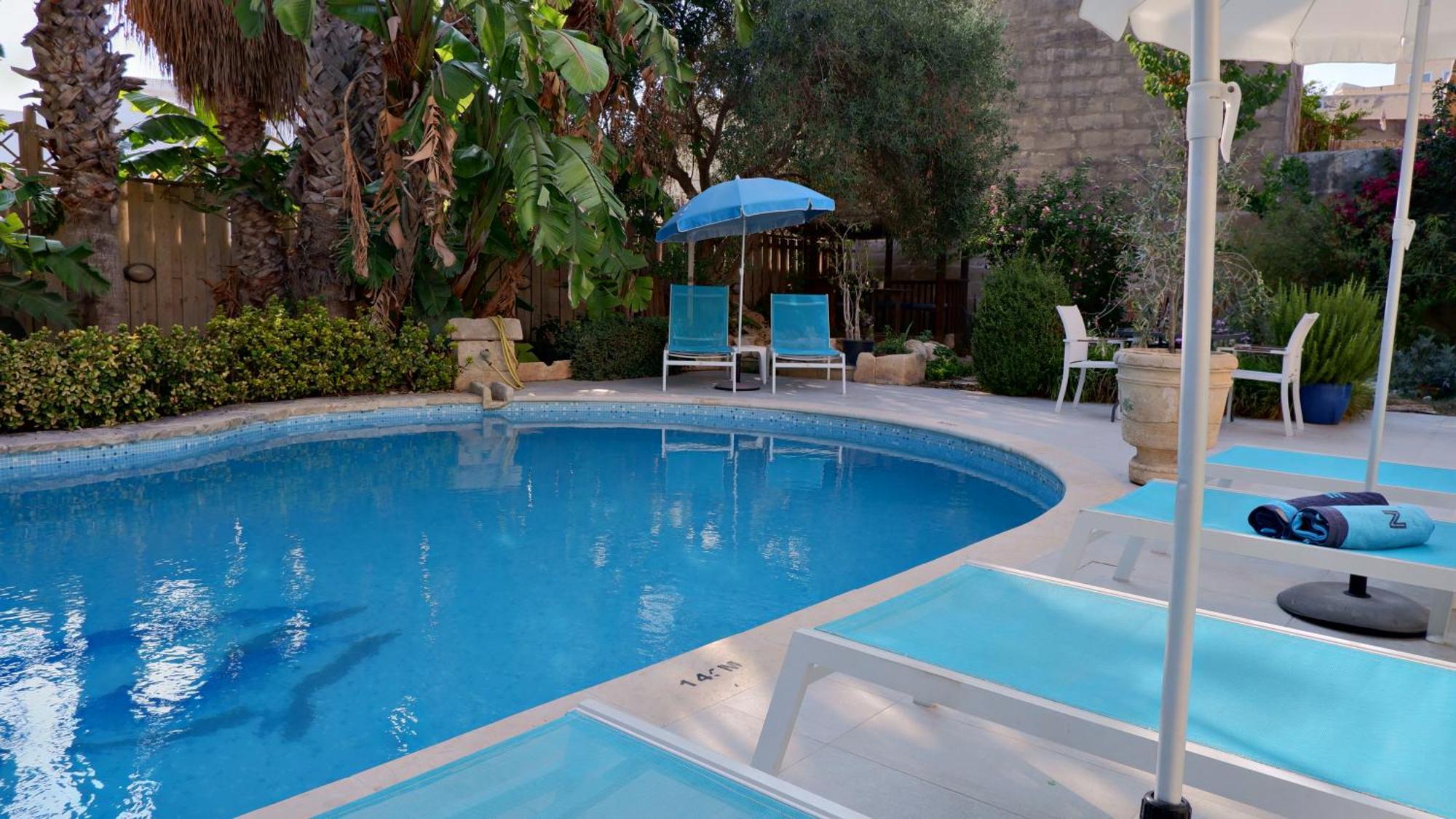 Village Knights Accommodation Żebbuġ Exteriör bild