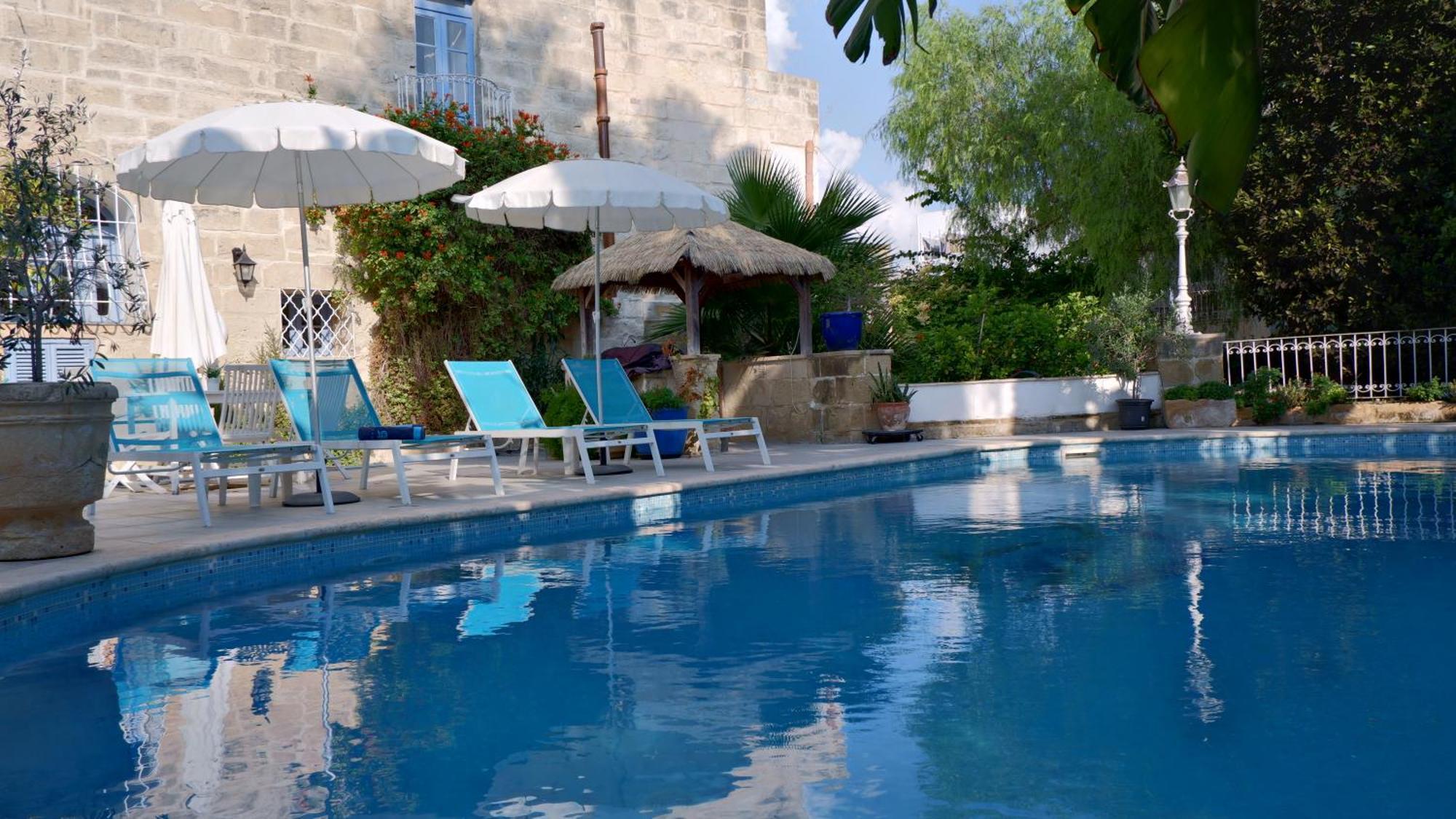 Village Knights Accommodation Żebbuġ Exteriör bild