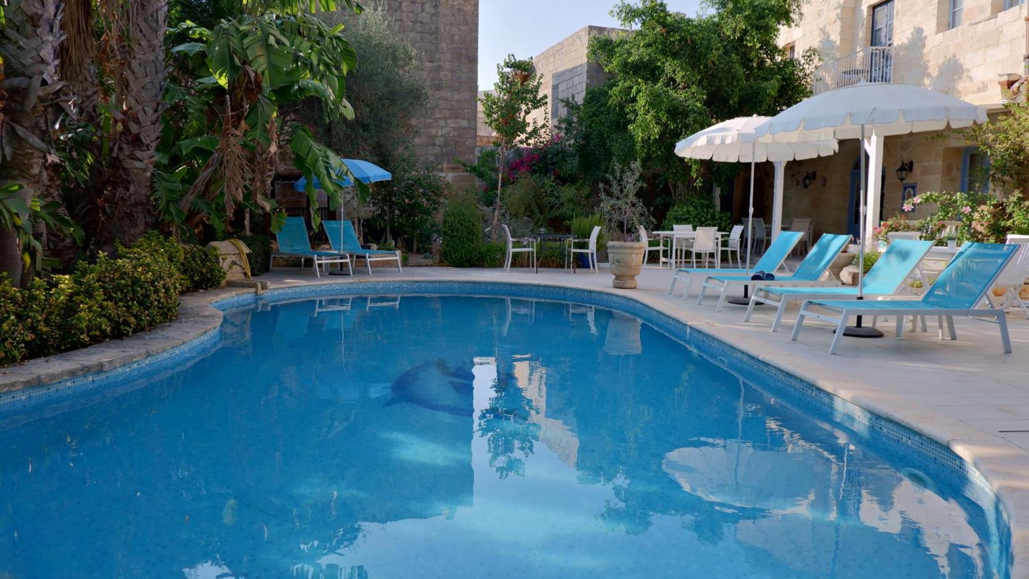 Village Knights Accommodation Żebbuġ Exteriör bild
