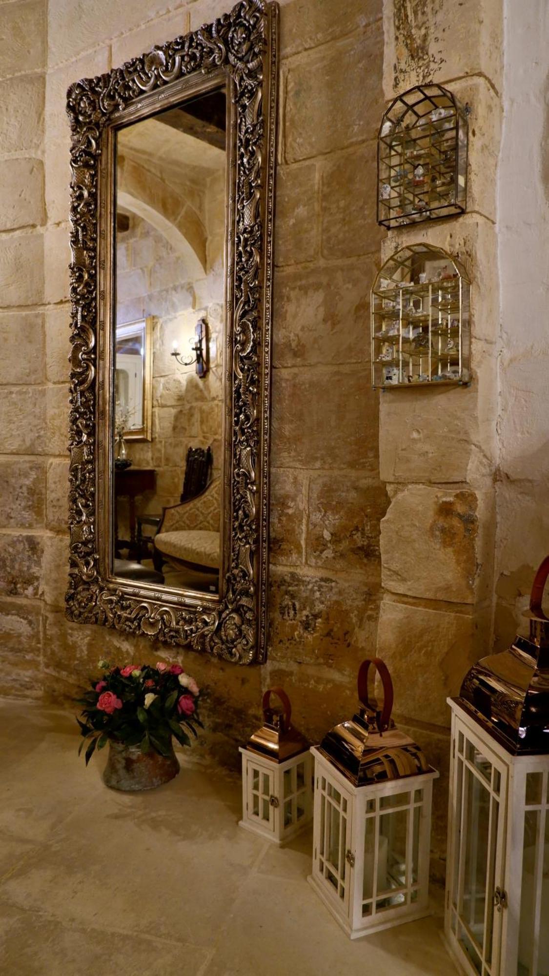 Village Knights Accommodation Żebbuġ Exteriör bild