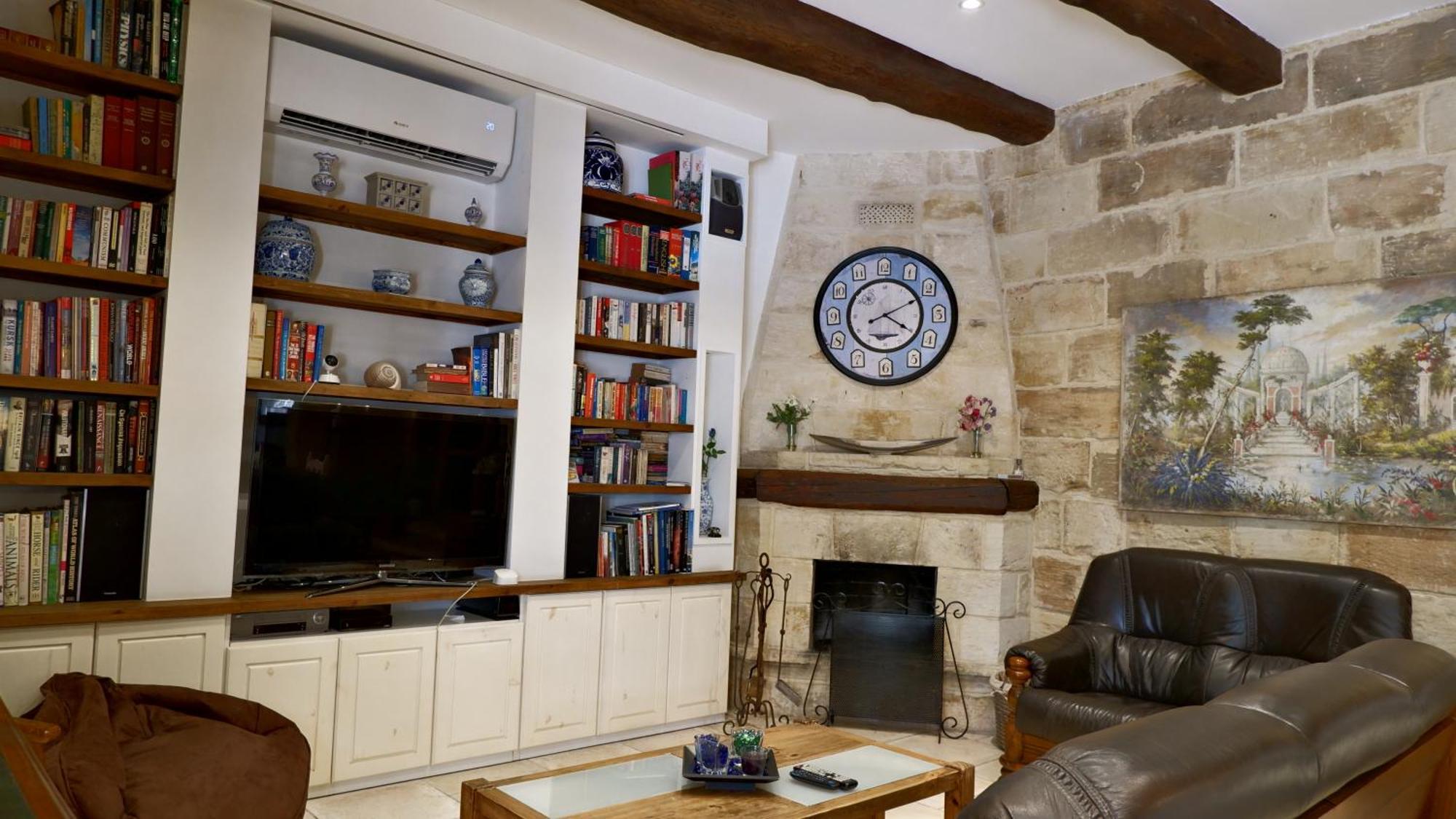 Village Knights Accommodation Żebbuġ Exteriör bild