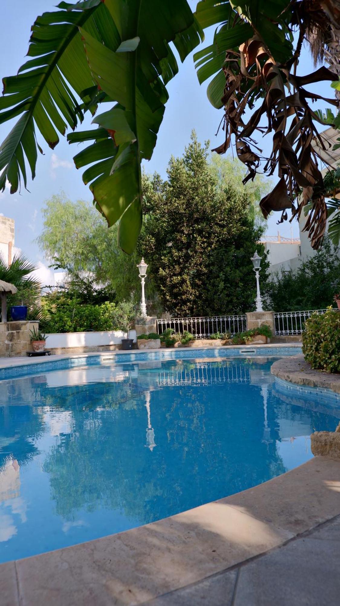 Village Knights Accommodation Żebbuġ Exteriör bild