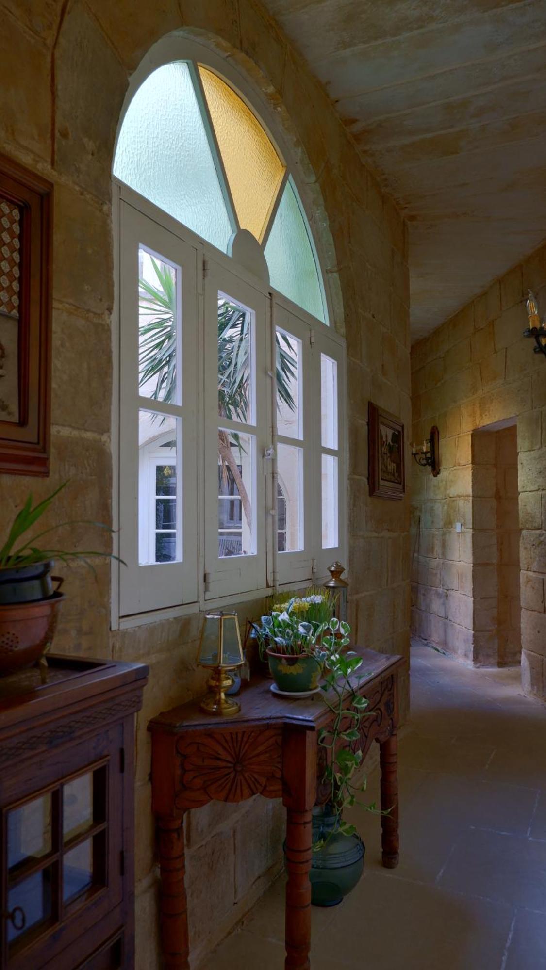 Village Knights Accommodation Żebbuġ Exteriör bild