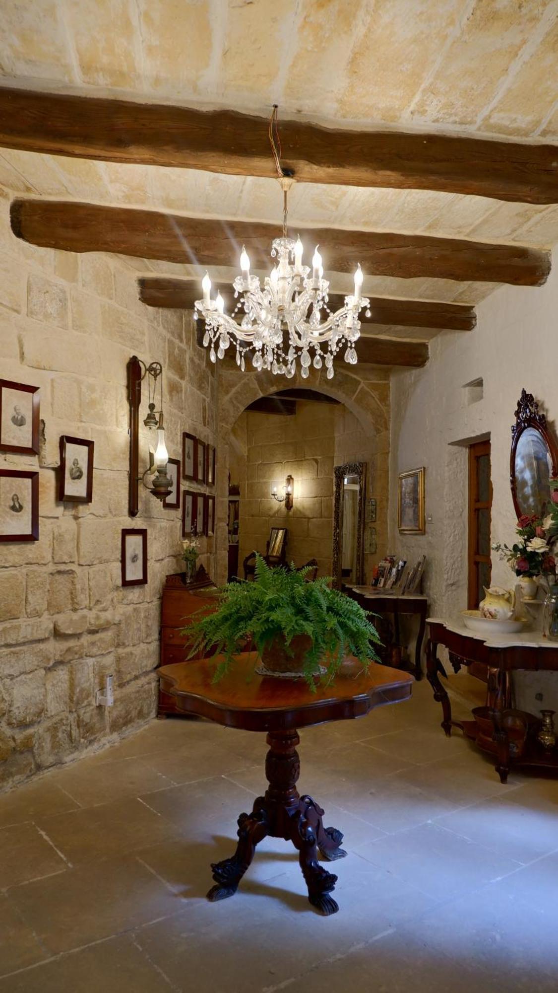 Village Knights Accommodation Żebbuġ Exteriör bild