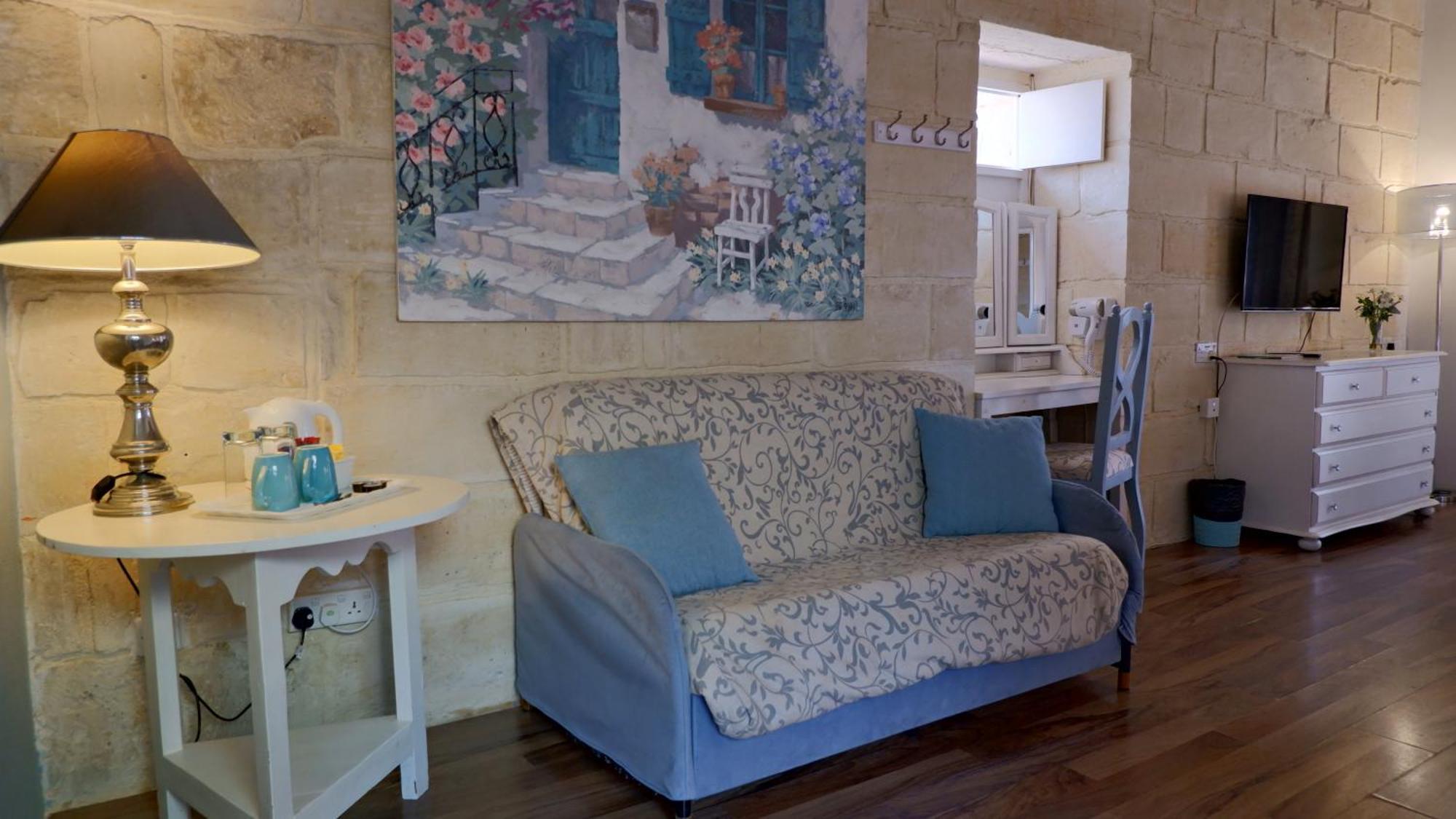 Village Knights Accommodation Żebbuġ Exteriör bild
